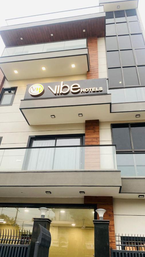 Vibe Hotel Noida Exterior photo