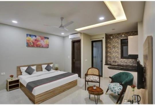 Vibe Hotel Noida Exterior photo