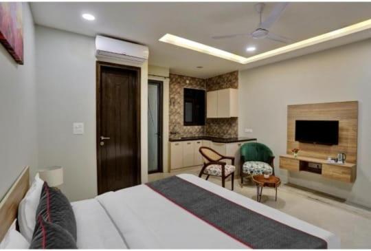 Vibe Hotel Noida Exterior photo