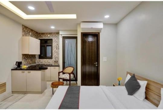 Vibe Hotel Noida Exterior photo