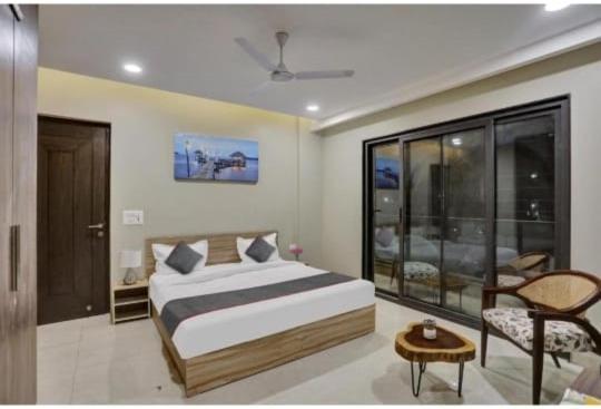 Vibe Hotel Noida Exterior photo
